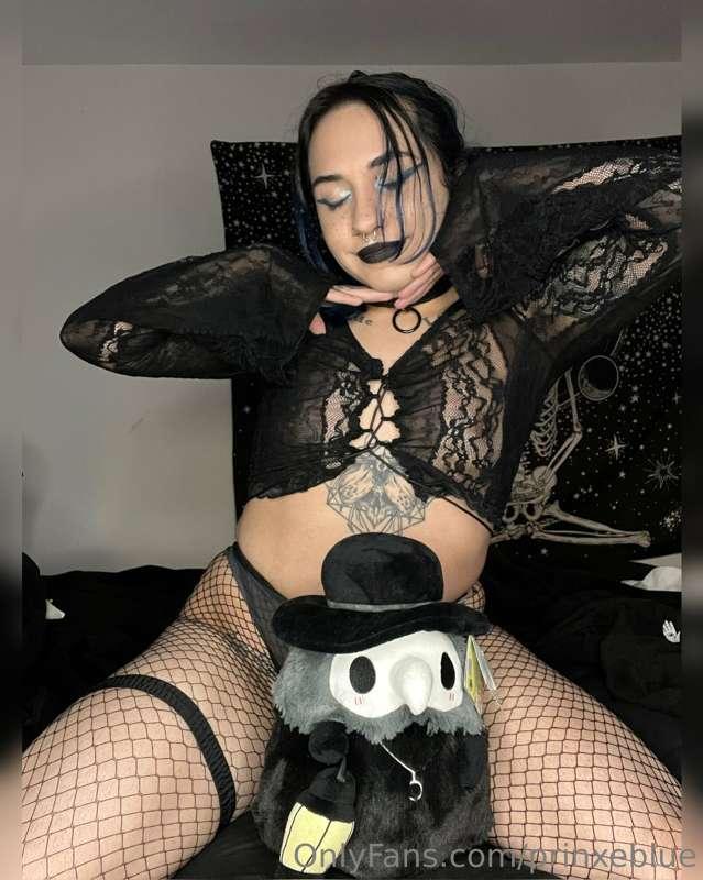 Your Prinxe is wishing you a good Sunday! 🖤

I have loads of..