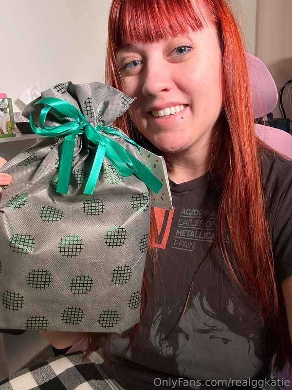 I love unwrapping presents as much as I love undressing! ☃️