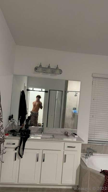 I drop the towel on my vip page ;)) @aceakersvip