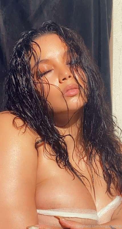 Releasing my full "WET AND SEXY" VIP set today🙈.. check your..