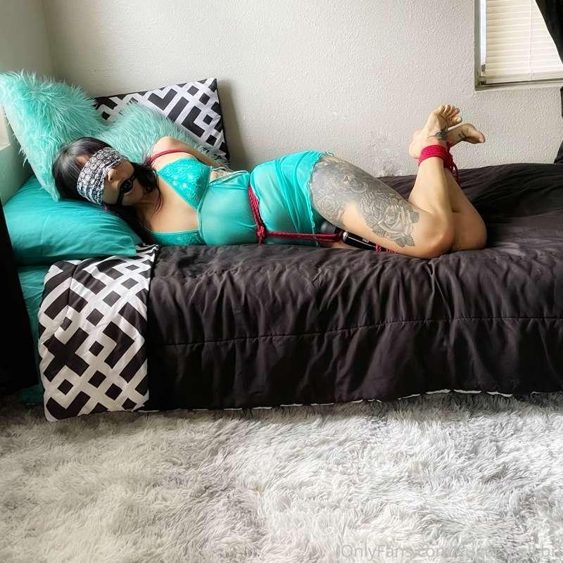 Unlock to see the sequence. 🖤
See without a paywall on @skul..