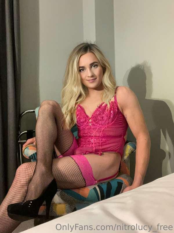 Who doesn’t love hot pink 😘🥰😜 x x