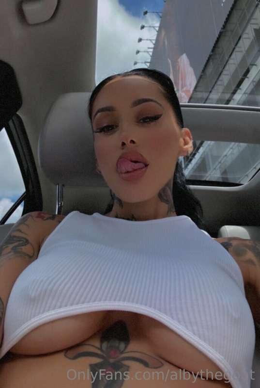 Would you let me suck your dick while you’re driving ? 💦💦