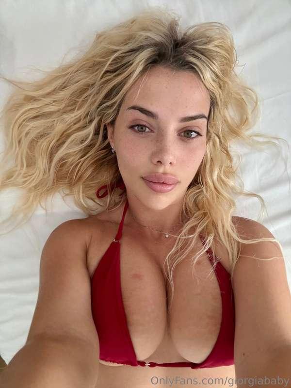 Mi vorresti dire che non ti piacciono le bionde come me🤭