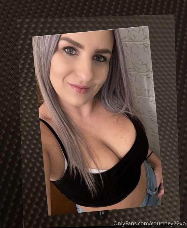 I think I look nicer in clothes 💁‍♀️😘