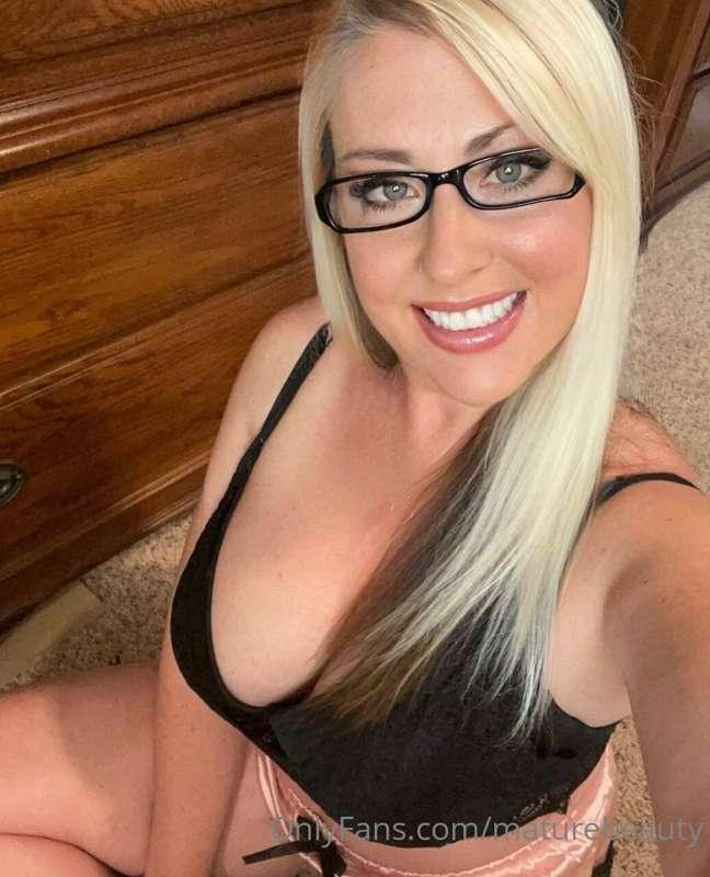 Blonde with big tits…maybe I’m milf Barbie 😜