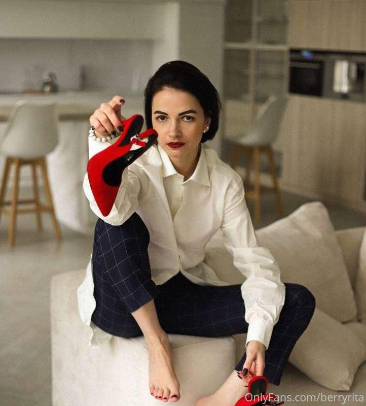 I took my shoes off and my toes demand kisses 💋💋