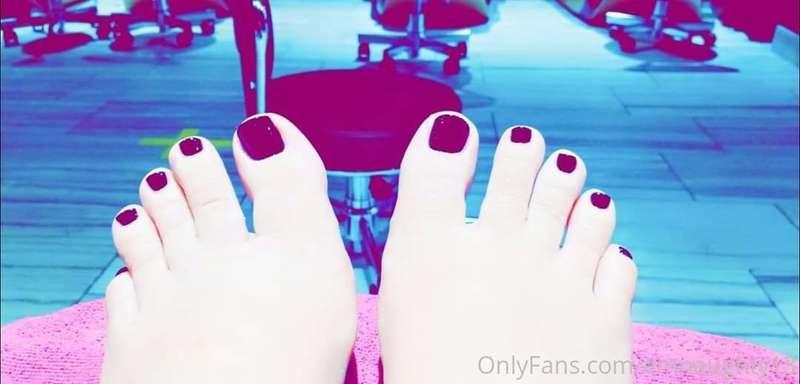 Foot massages turn me on and make me wet AF