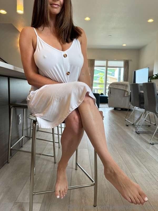 Let's play footsie
