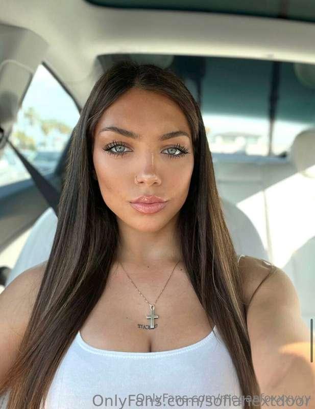 @sofianextdoor is a FRESHMAN SLUT💕SHE FUCKS HUGE BBCs with h..