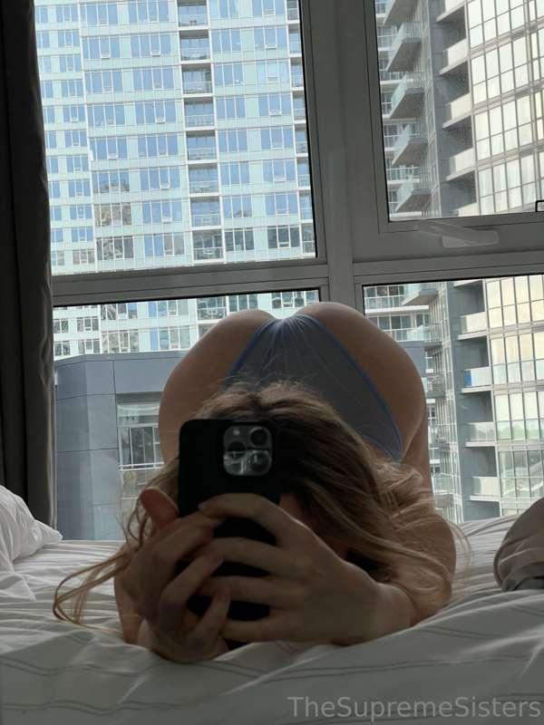 My boyfriend loves this pose