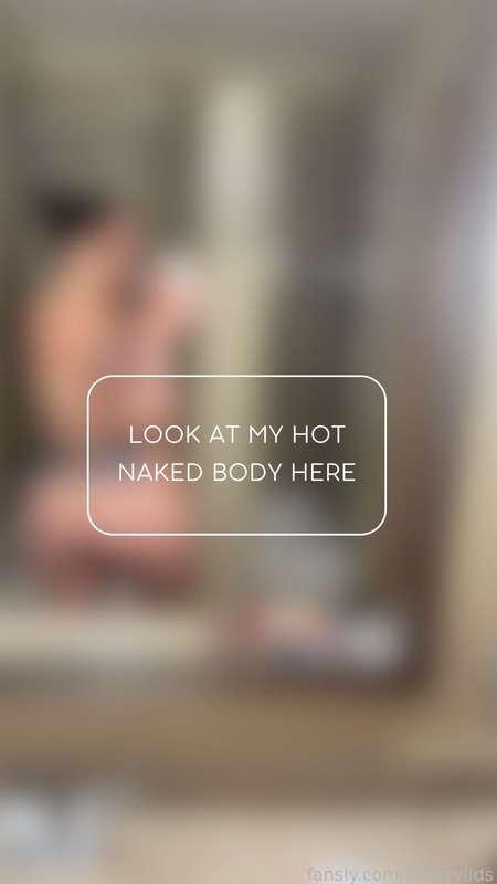 I love being naked before going to bed, wanna join me? 🍑😏

#milf #bbw #pawg #mommy #curvy #chubby #naked #boobs #boob #nakedbody 