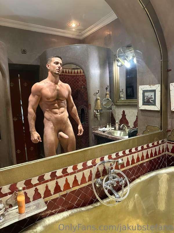 Set of pics from my trip hope you enjoy those 😈
Glad to be h..