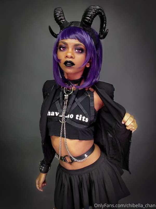Smol tiddy goth gf?

*Also remember to turn on renew please ..