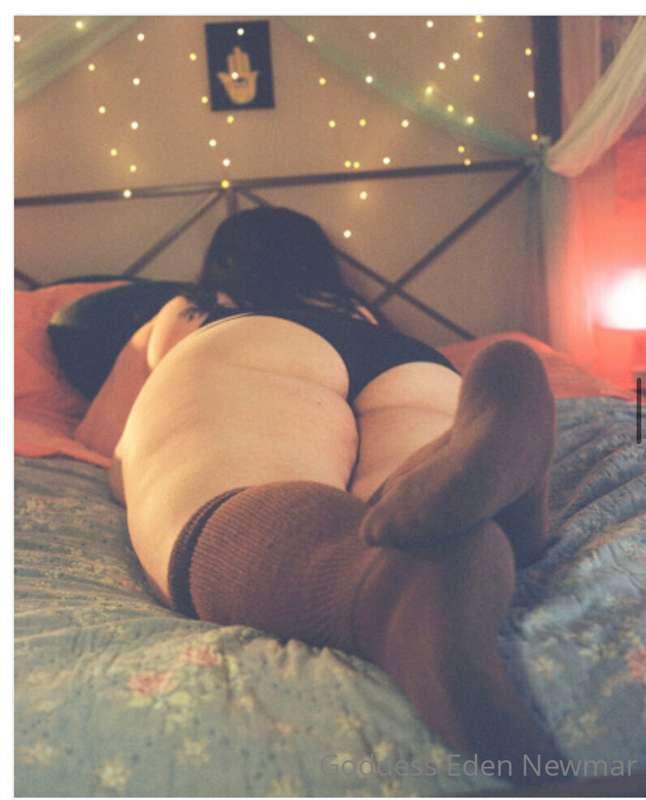 I really miss having my ass and thighs worshipped....