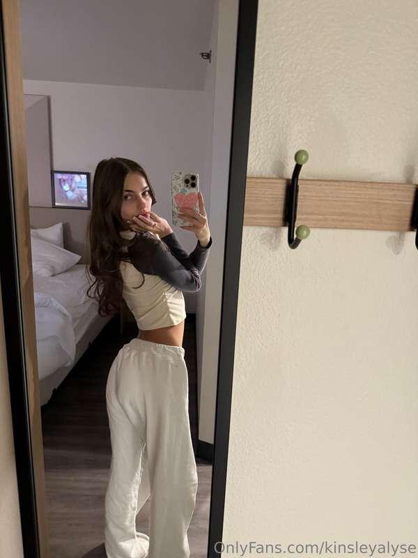 don’t you wish u were behind me rn? 😈