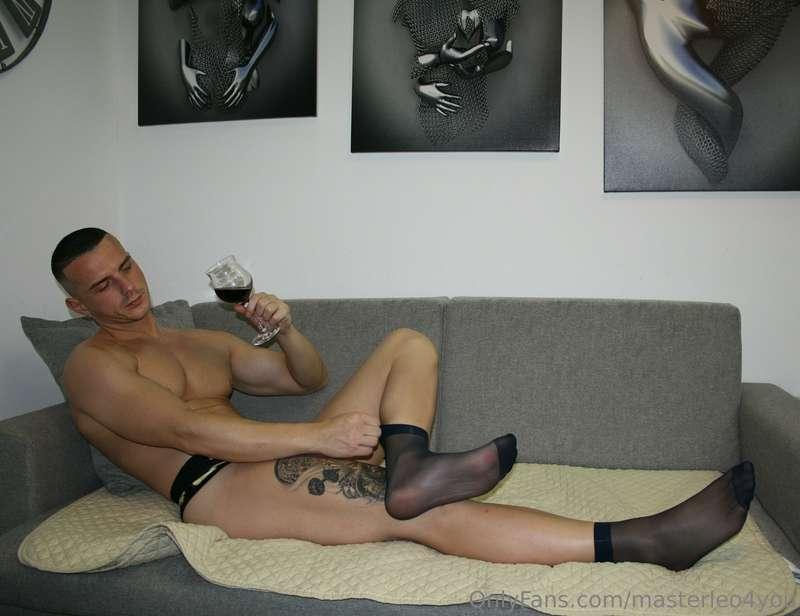 Glass of wine and chill 🍷