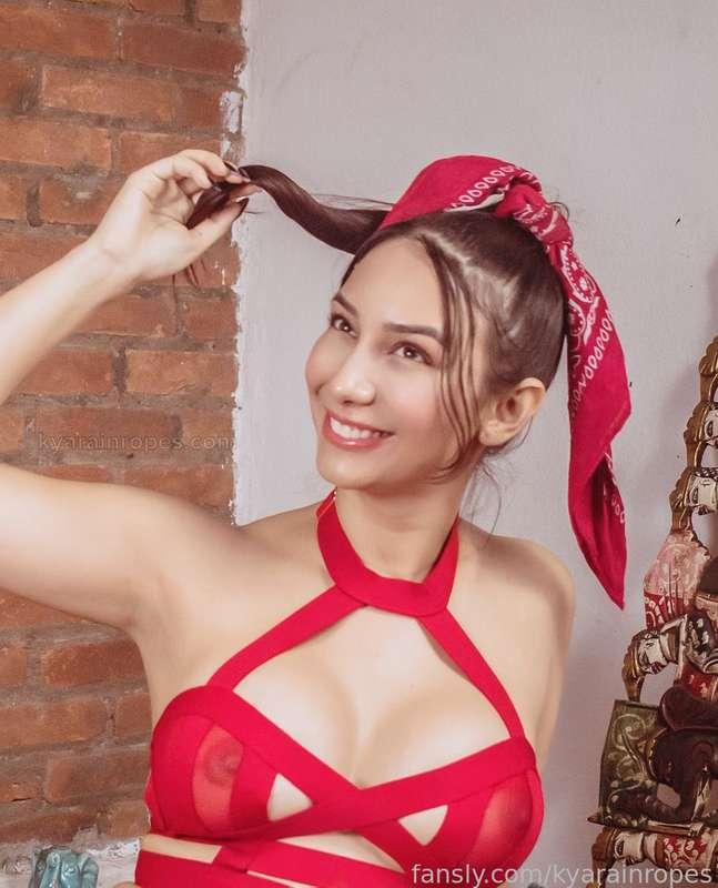 Swipe left to gag me with that bandana 🤭😈
#bandanagag #gaggedmouth #gaggedgirl #gag #gagged
Pic by Rafa - SuspiroBlog
