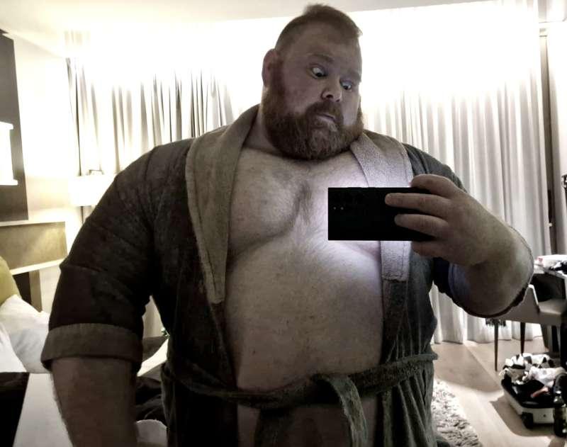 Hotel weekend.
 Hope you all really had a great one too🐻