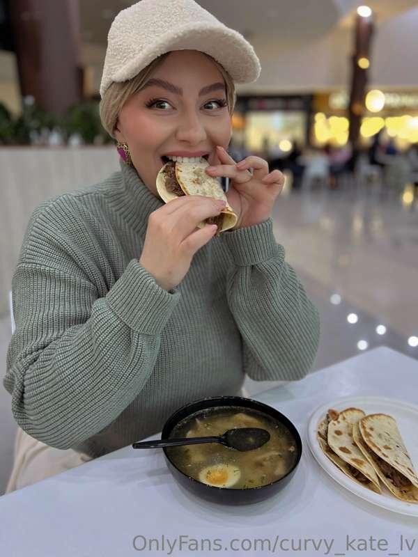 I am sure you think that there is too much food for me!😁😁 Bu..