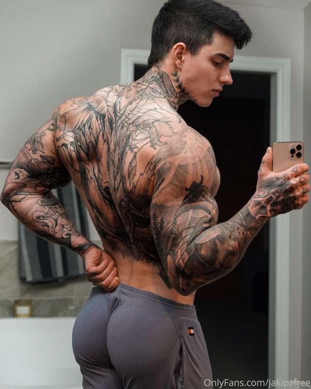 Do these make my ass look fat 🤨?
Onlyfans.com/Jakipz