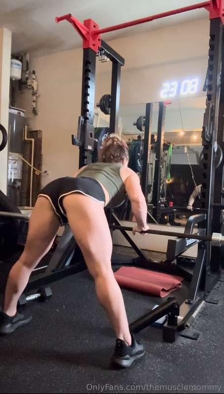 Has to take these shorts off to get a deeper stretch 😏
Check..