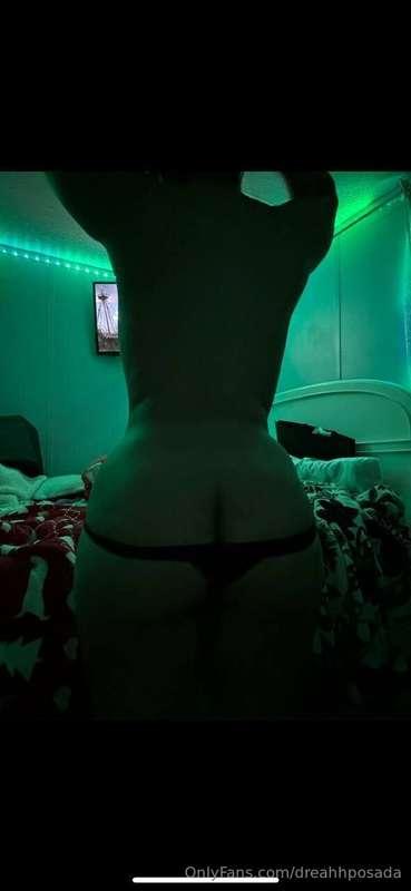 Imagine me soaking my panties just thinking of your hands 🤤👙..