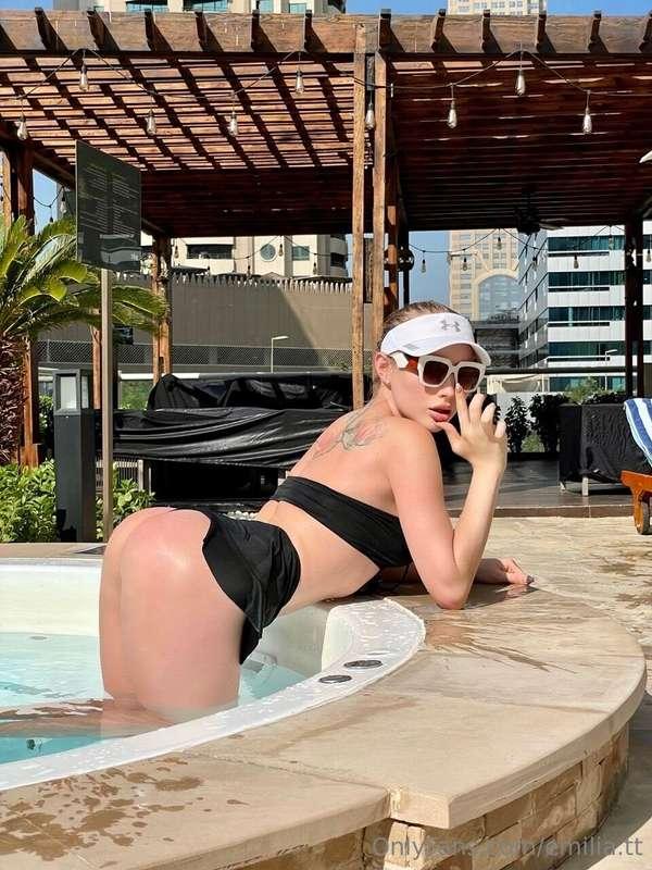 Eh, sun, summer, heat.....  I love it🤤