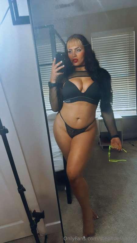 Hi fuckers - who thinks I'm hot? 🔥