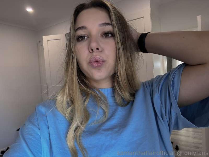Flashing the boobs