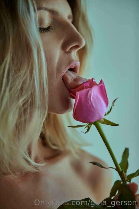 Don't mean to brag but I can do wonders with my tongue.👅🥵👄💦