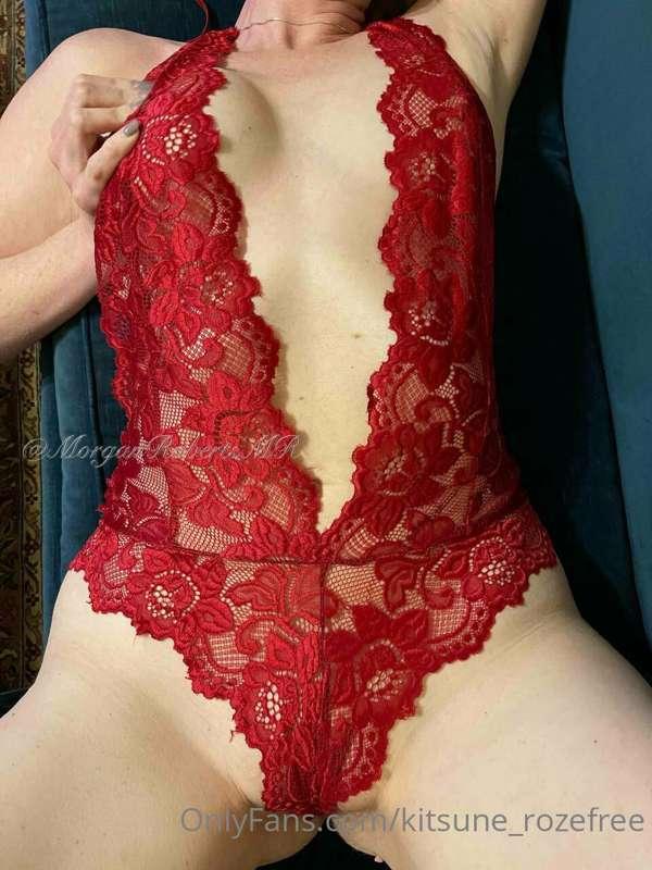 😈 FREE 😈 

@morganr2020 is a naughty housewife begging for a..