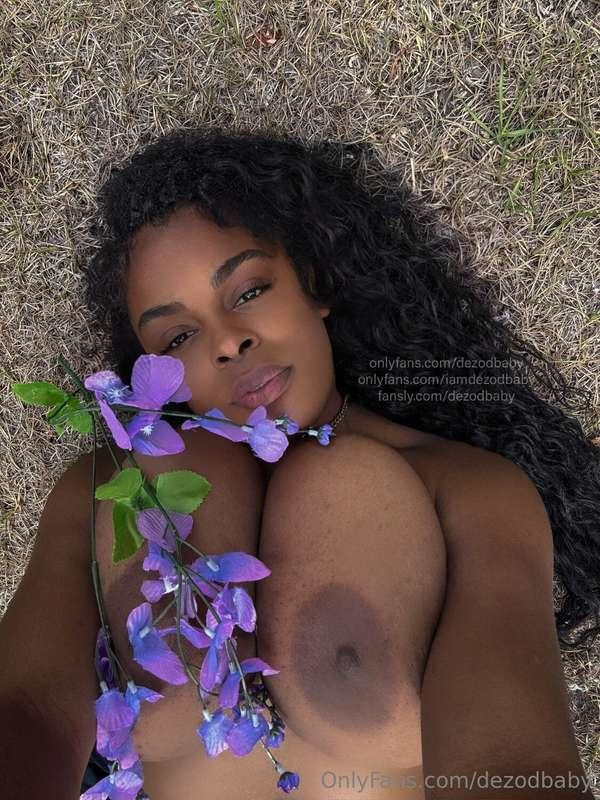 🍒would you suck my titties in public? 