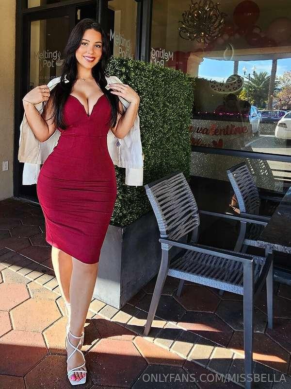 Happy Valentine's ❤️ I will be live tomorrow night 💋