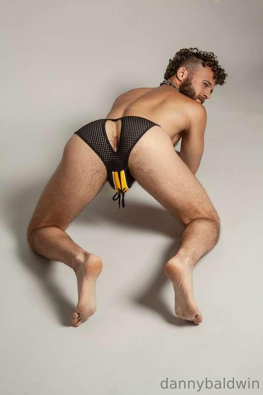 Matt gent teases me with a glimpse of his hairy hole!