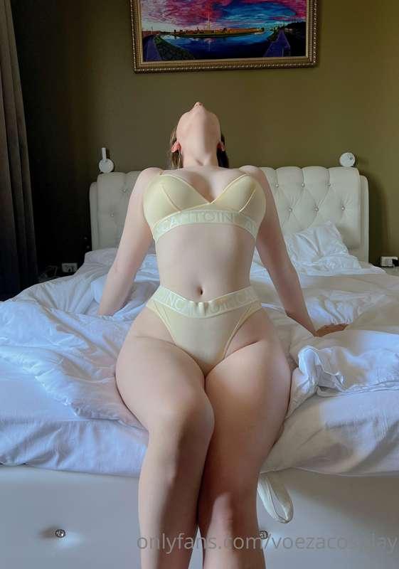 Just morning soak up in bed✨
Tip 150USD for nude fullset or ..