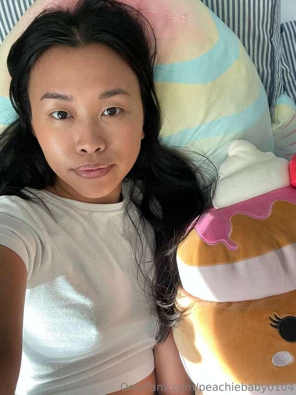 Officially fall. Officially cuddling season. Who’s coming? 🥰..