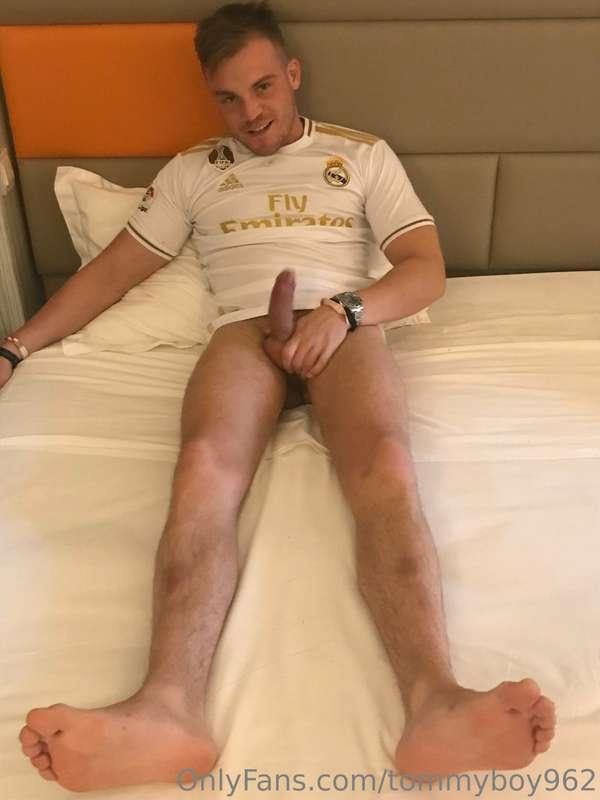 Would you come play?  With my balls? 😈💦👀