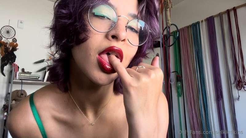 Peep your dms (; for some new domination content