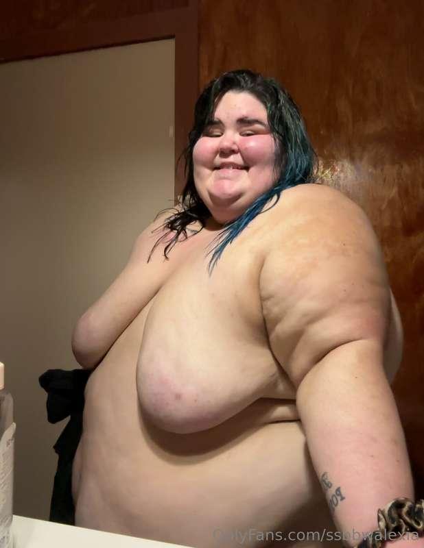 Would you come rub lotion all over my body? 🥺