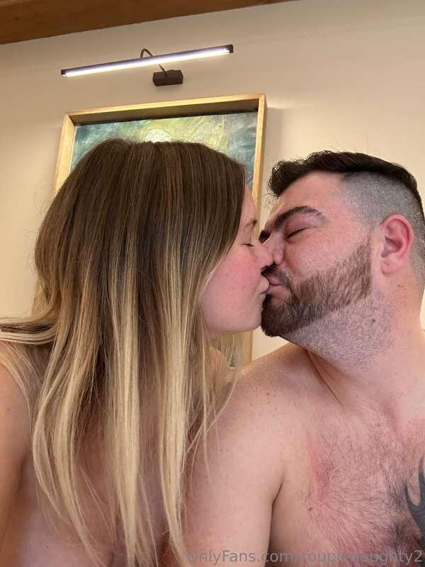 Kisses for breakfast 😘