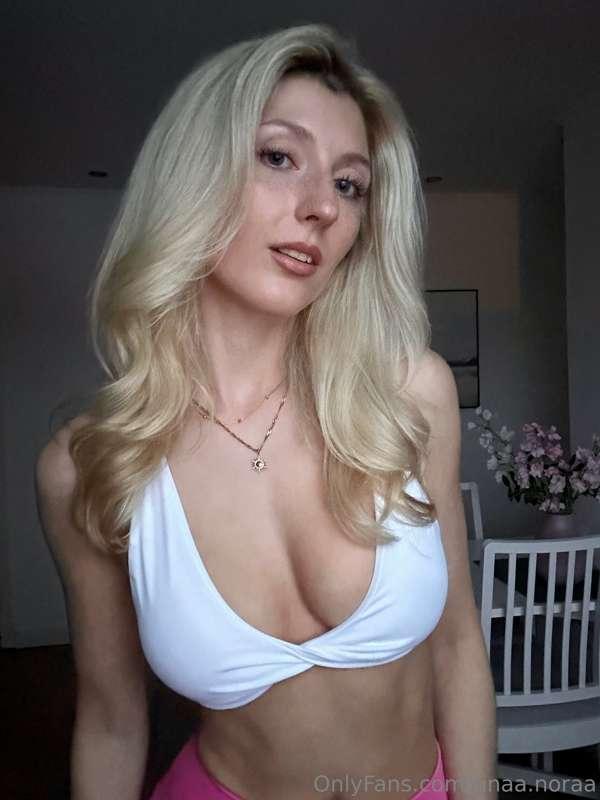 See what’s under my sports bra 😘🍒
