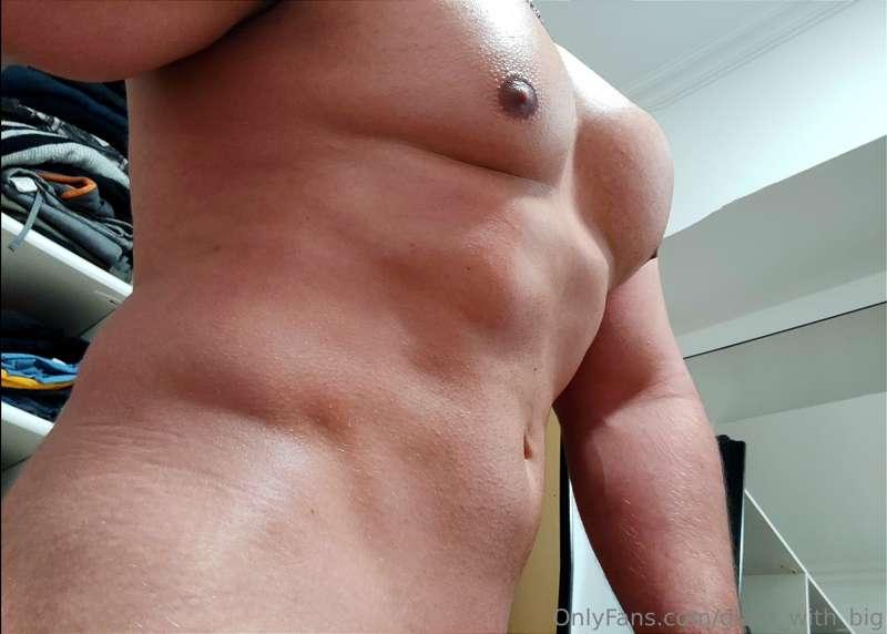 After chest workout 💪 imagine how strong thich pecs and arms..