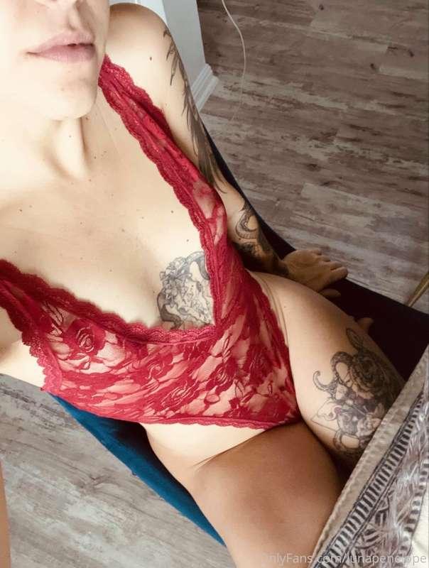 Sunday morning outfit 😌

Went to a Halloween party last nigh..