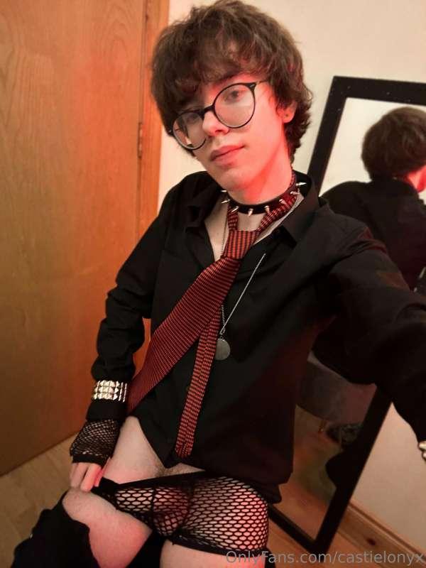 **Getting ready with me for an emo night out**