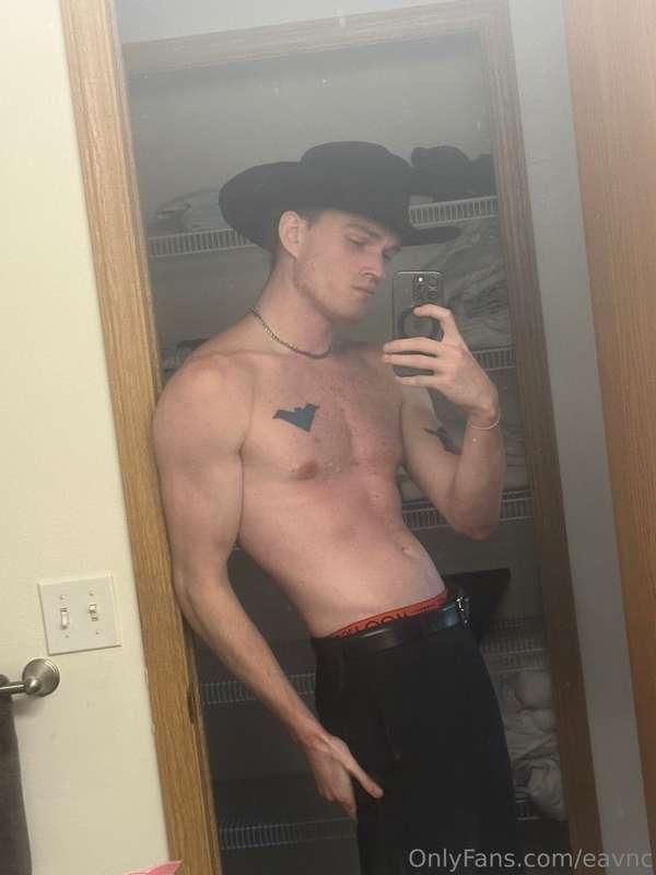 Not giving it all away on here 😉 Just the kind of pic that m..