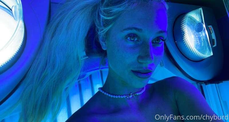 I love tanning naked and getting some naughty behind the sce..