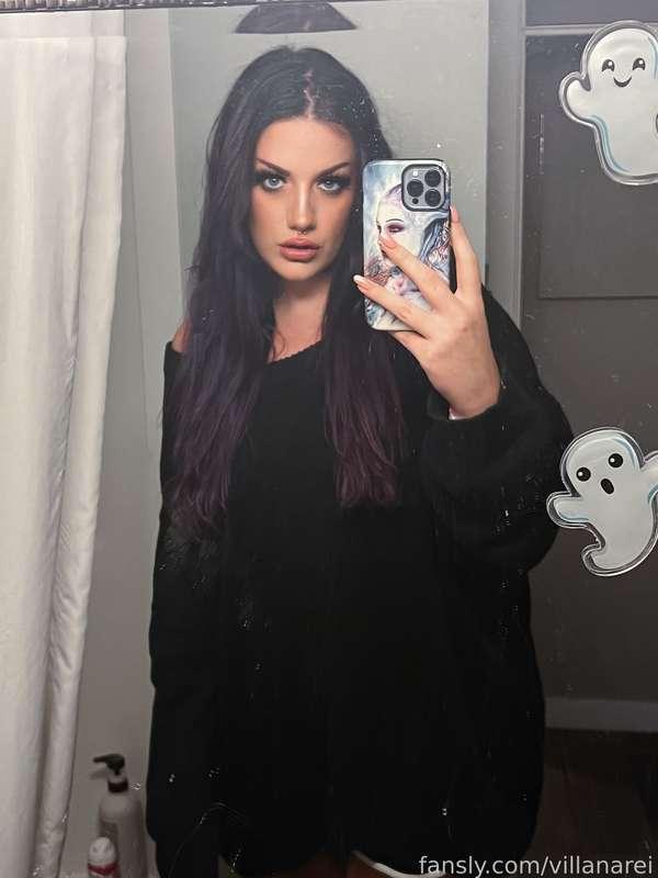 Looking like I’m gonna eat your soul

#fyp #tall #tallgirl #goth #gothgirl #altgirl #alternative #purplehair #thicc #musclemommy #sweater