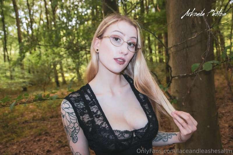 laceandleashesallin image #36
