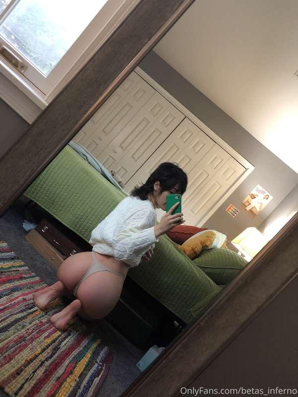 a lil bit of peach and some piggy toes for the weirdoes u v ..